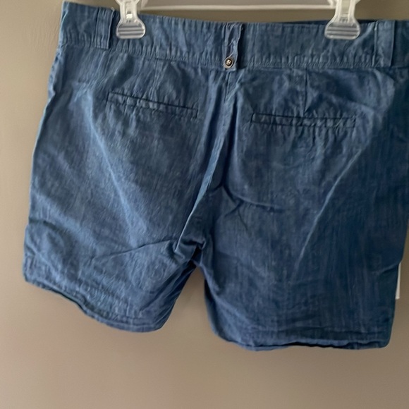 saac Mizrahi Tailored Shorts Womens Sz 10 Blue Heathered Stretch 5" Inseam - Picture 2 of 3